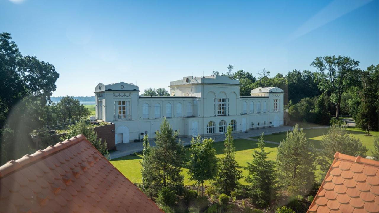 Hotel Hranicni Zamecek Hlohovec Exterior photo